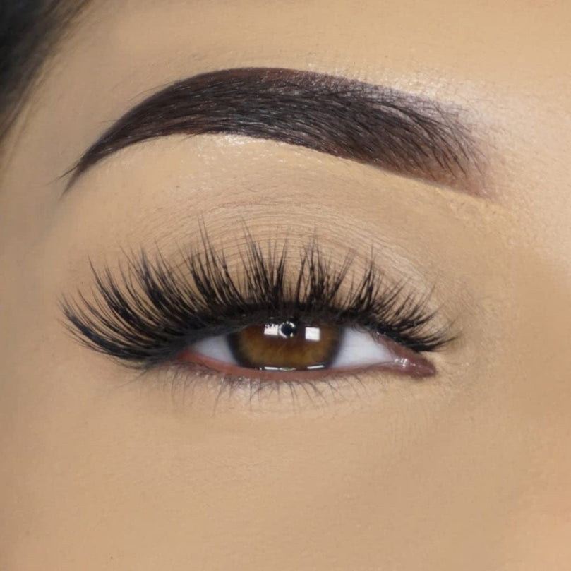 Lilly Lashes Premium Synthetic Lashes Chicago, Fake Eyelashes Natural Look, Flare Wispy Lash, False Lashes, Vegan Strip Lash, Reusable Up to 10 Wears, 15mm